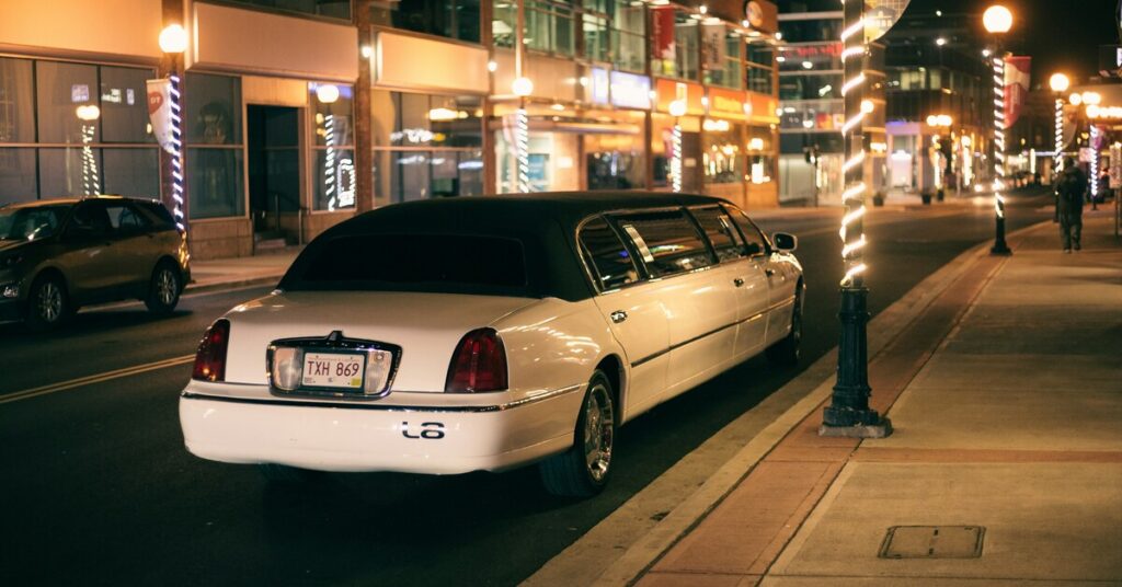 5 Reasons to Hire a Limo for Your Next Sporting Event 1 5 Reasons to Hire a Limo for Your Next Sporting Event Limo